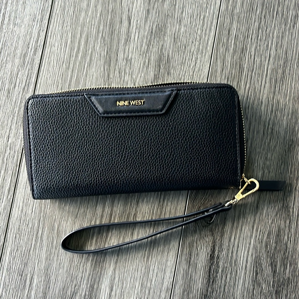 Nine West wristlet wallet